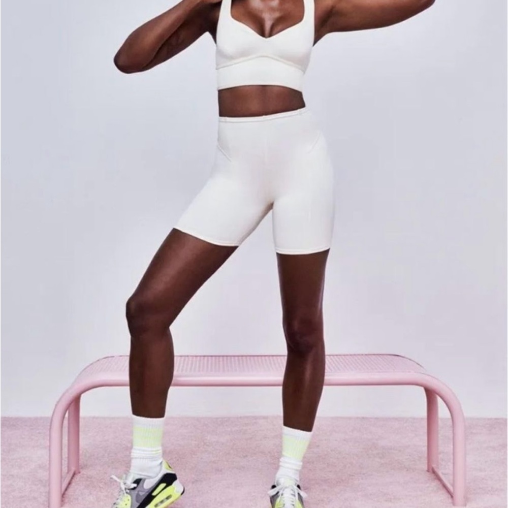 NWT For Love And Lemons Cream High waisted Activewear shorts Sz M